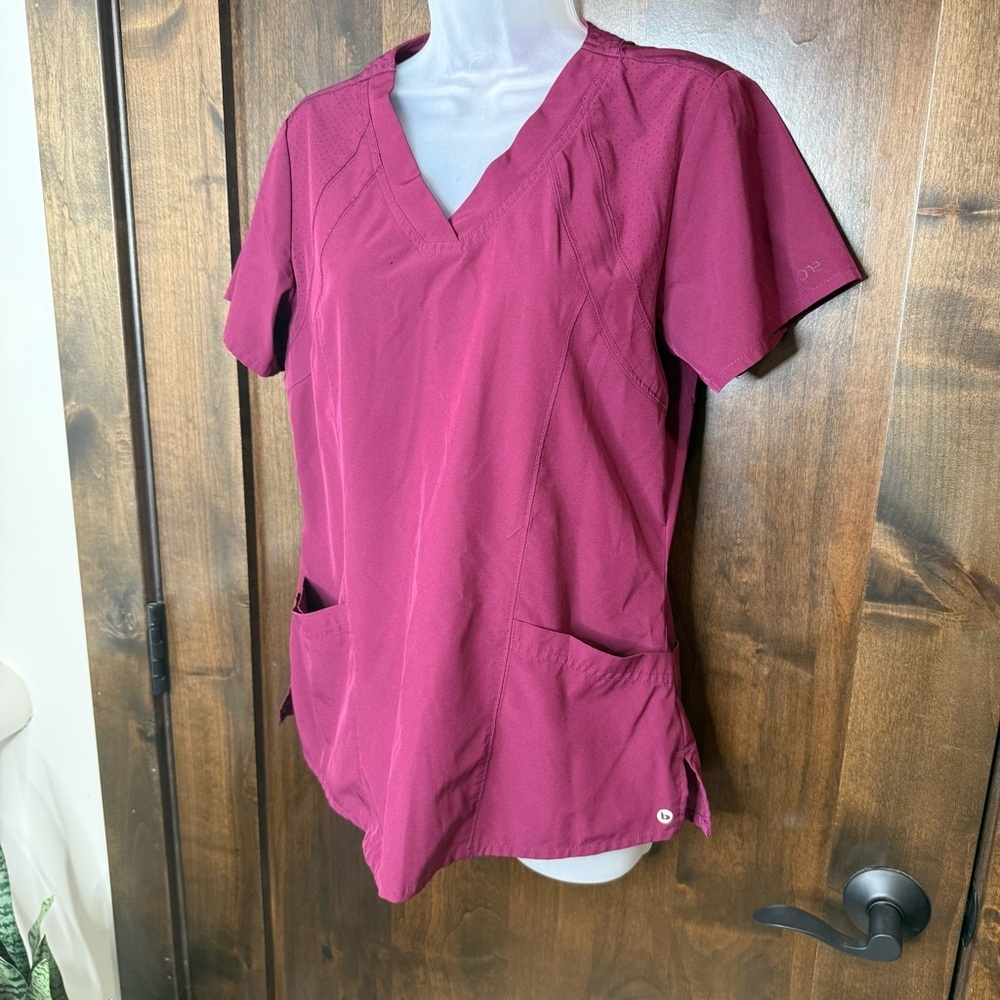 Women's Short Sleeve V-Neck Top - Burgundy Wine color Racer 4-Pocket V-Neck Top